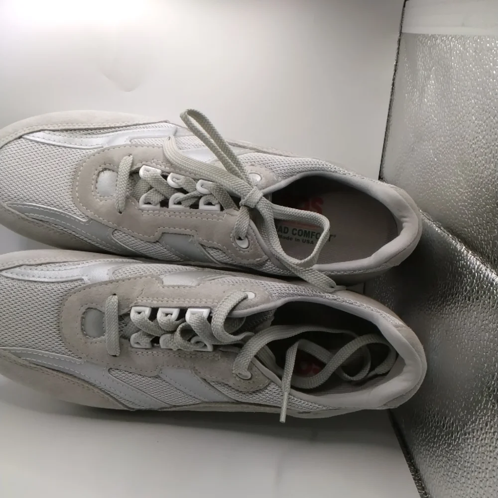SAS lightweight sneakers